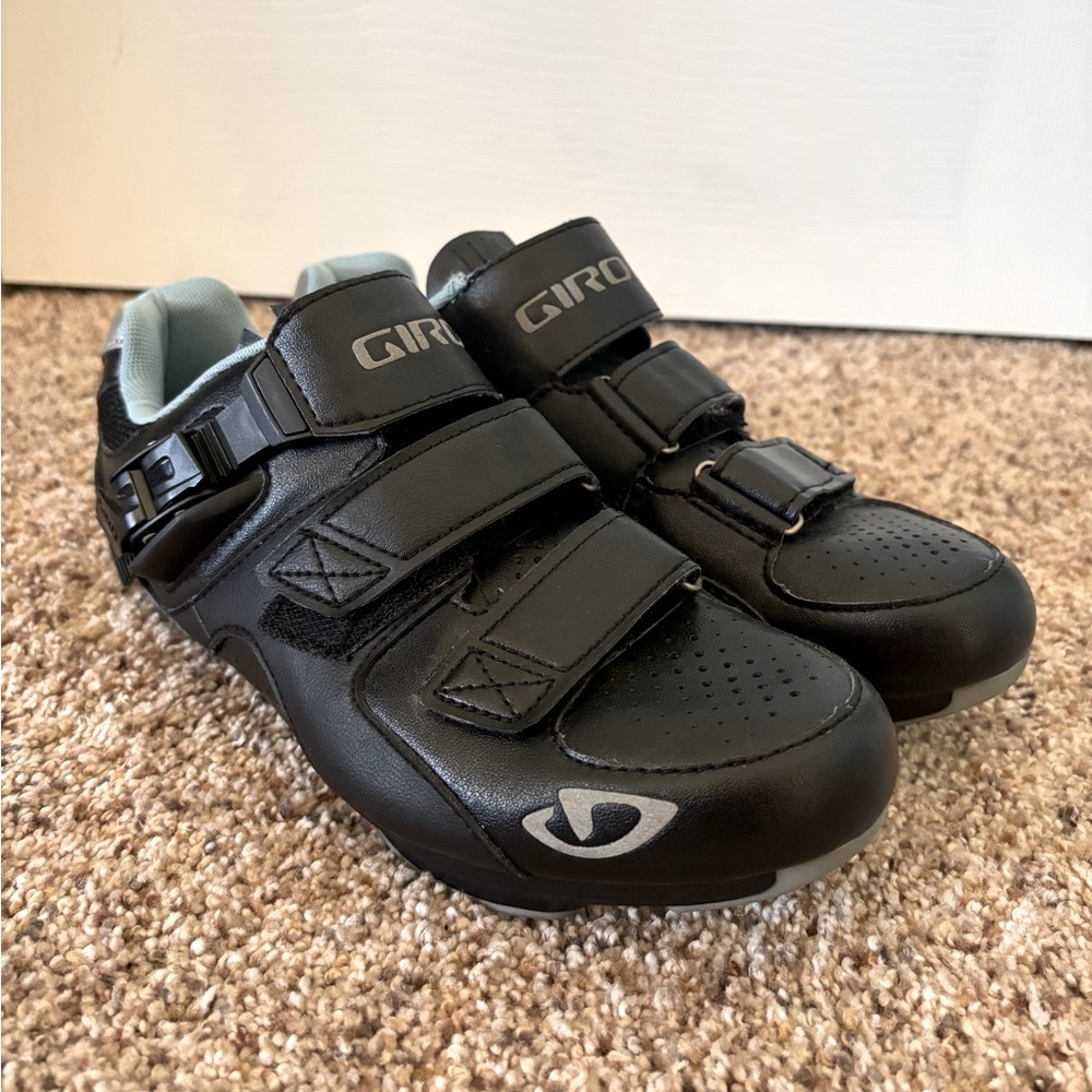 Giro Reveille Cycling Shoes EUC 4-Pin + SPD Cleats Black/Blue • EU 40 / US 8